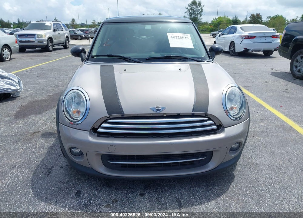 2013 MINI HARDTOP COOPER VIN: WMWSU3C53DT370155