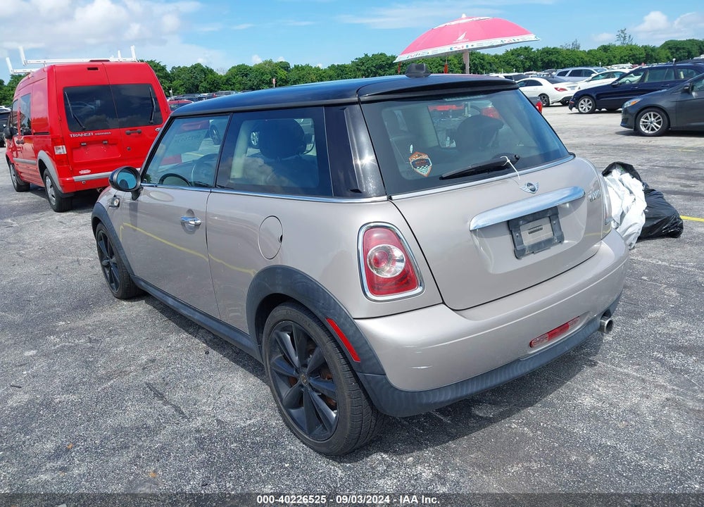 2013 MINI HARDTOP COOPER VIN: WMWSU3C53DT370155