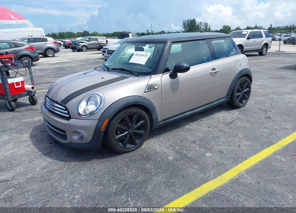 2013 MINI HARDTOP COOPER VIN: WMWSU3C53DT370155