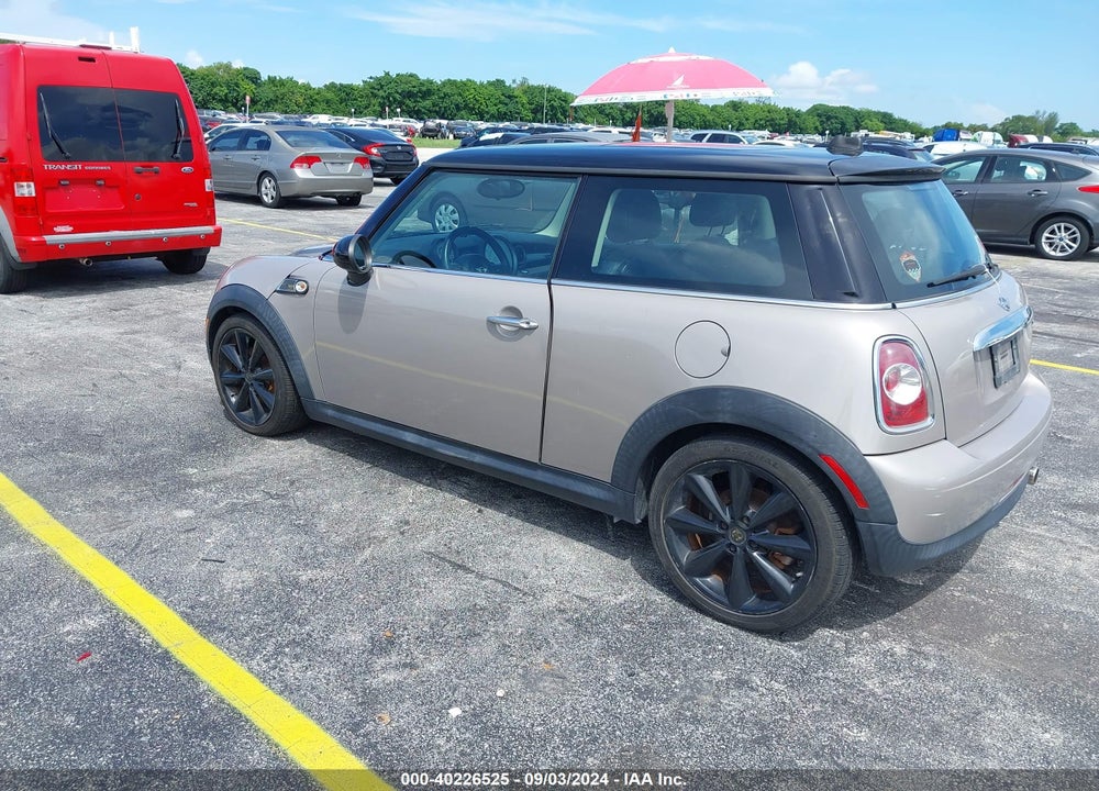 2013 MINI HARDTOP COOPER VIN: WMWSU3C53DT370155