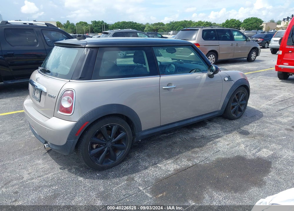 2013 MINI HARDTOP COOPER VIN: WMWSU3C53DT370155