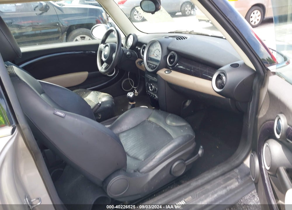 2013 MINI HARDTOP COOPER VIN: WMWSU3C53DT370155