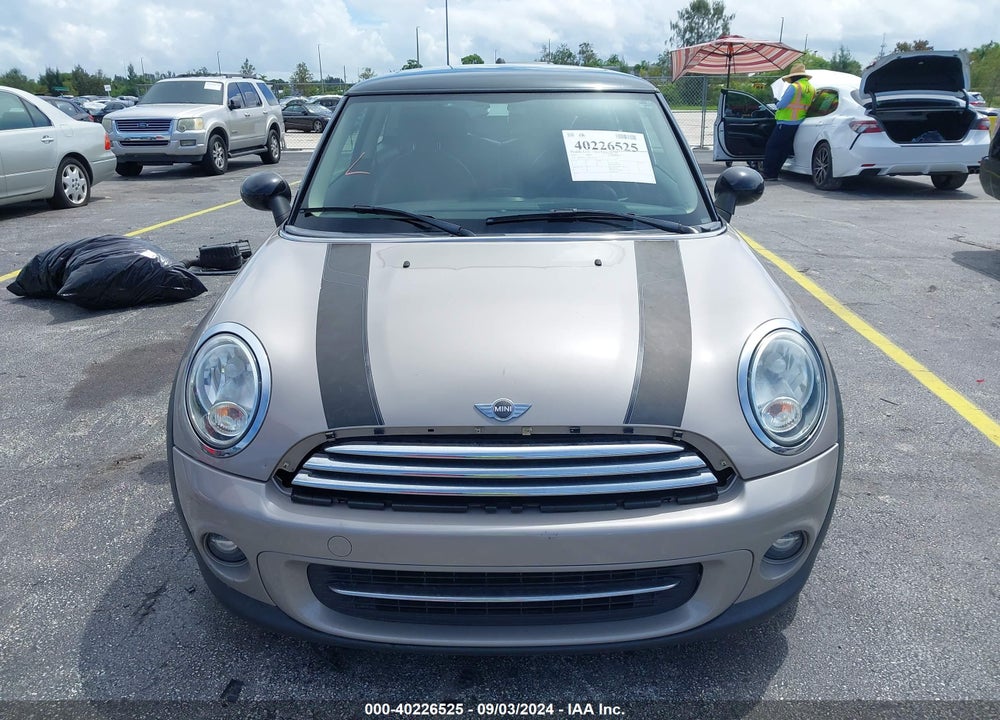 2013 MINI HARDTOP COOPER VIN: WMWSU3C53DT370155