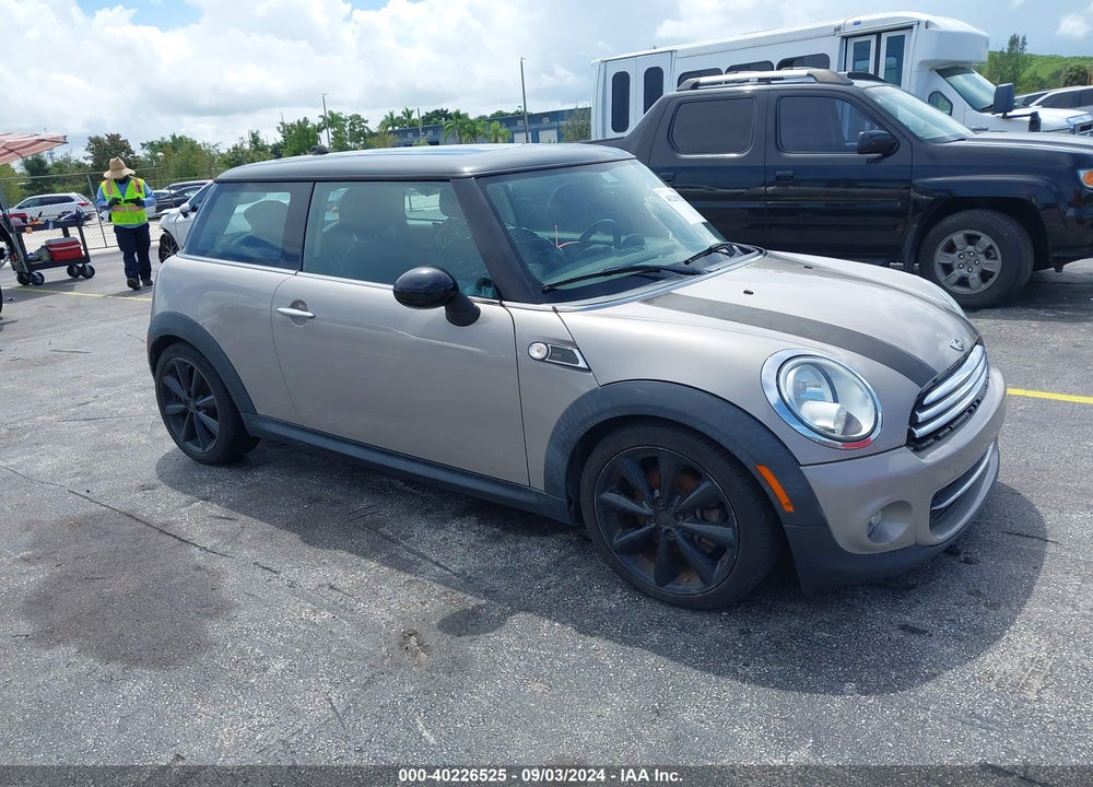 2013 MINI HARDTOP COOPER VIN: WMWSU3C53DT370155