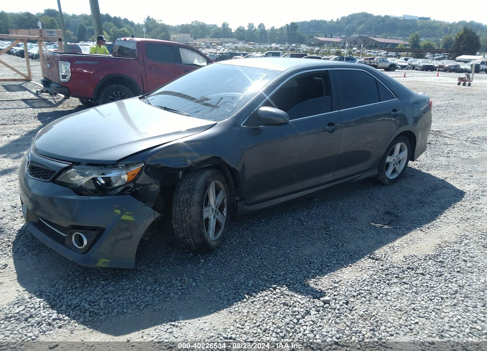 2013 TOYOTA CAMRY SE VIN: 4T1BF1FK0DU642833