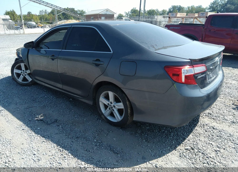2013 TOYOTA CAMRY SE VIN: 4T1BF1FK0DU642833