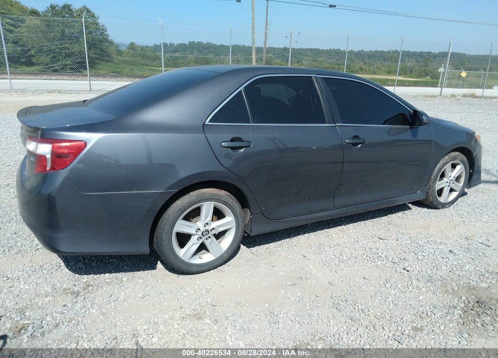 2013 TOYOTA CAMRY SE VIN: 4T1BF1FK0DU642833