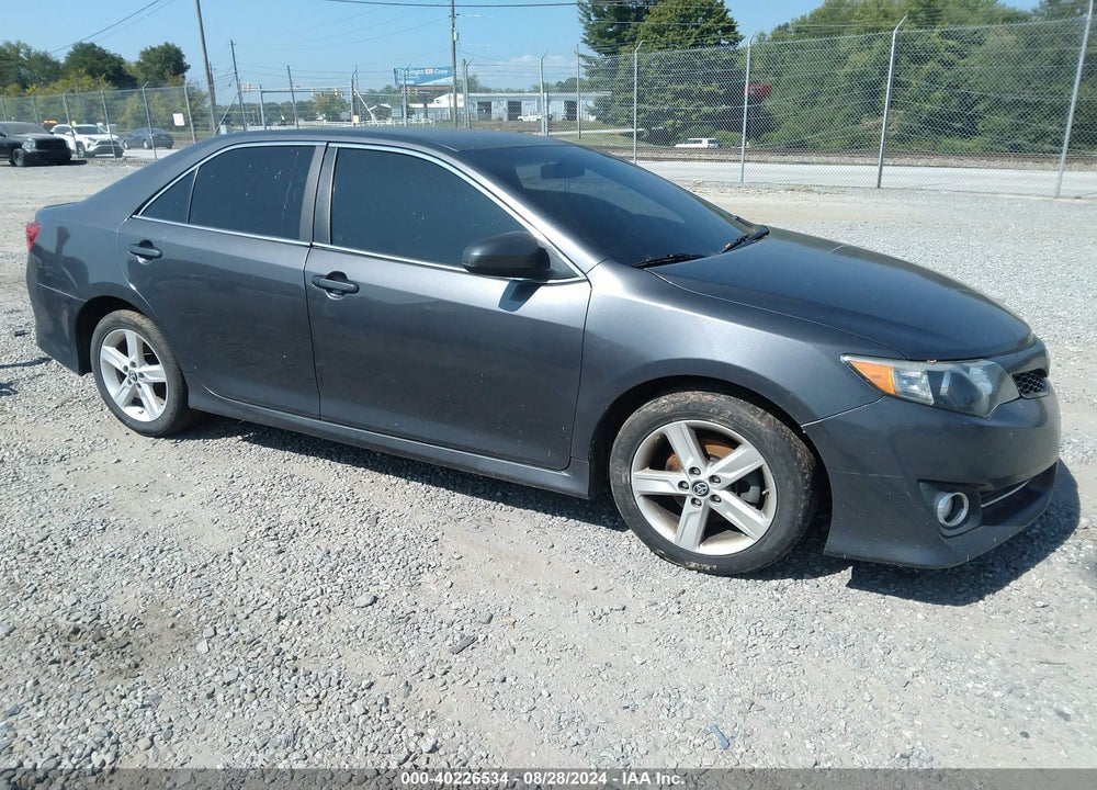2013 TOYOTA CAMRY SE VIN: 4T1BF1FK0DU642833
