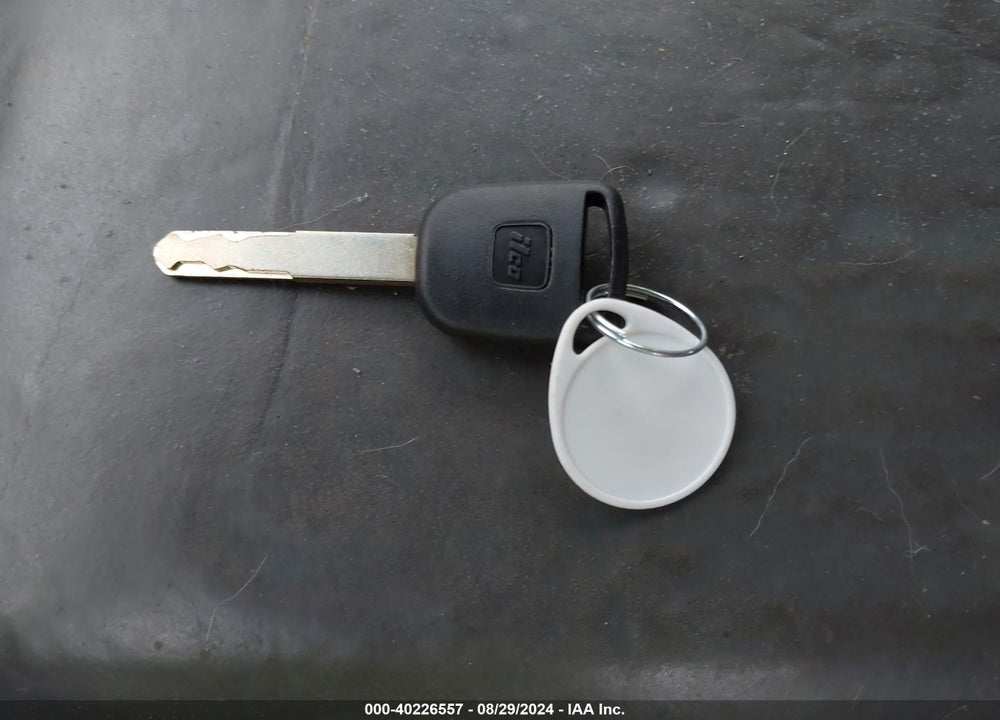 2005 HONDA PILOT EX VIN: 5FNYF18405B045348