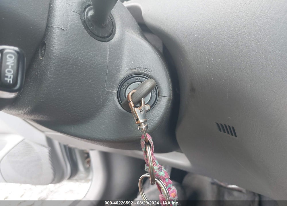 2007 TOYOTA COROLLA LE VIN: 1NXBR32E17Z764883