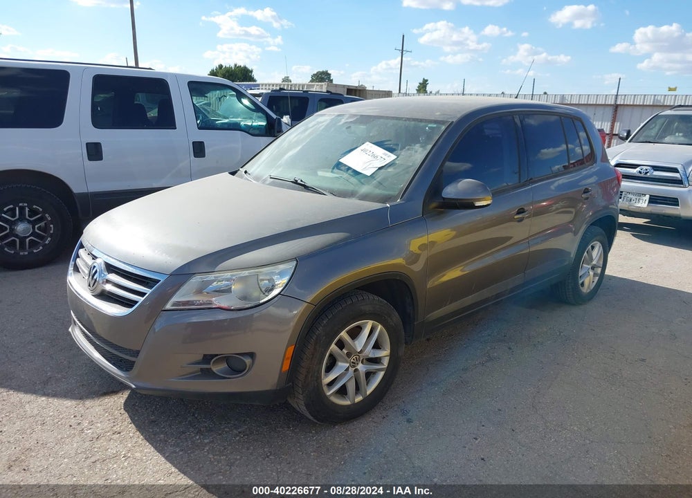 2011 VOLKSWAGEN TIGUAN S VIN: WVGBV7AX1BW539558