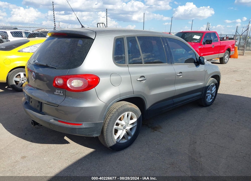 2011 VOLKSWAGEN TIGUAN S VIN: WVGBV7AX1BW539558