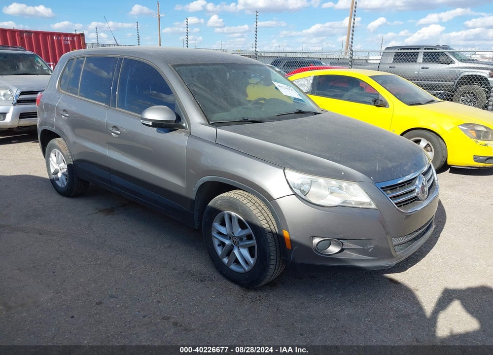 2011 VOLKSWAGEN TIGUAN S VIN: WVGBV7AX1BW539558