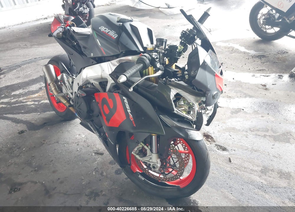2018 APRILIA RSV4 VIN: ZD4KEU001JS001573