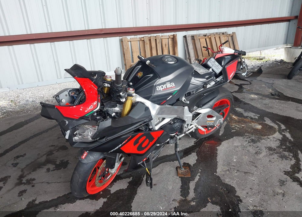 2018 APRILIA RSV4 VIN: ZD4KEU001JS001573