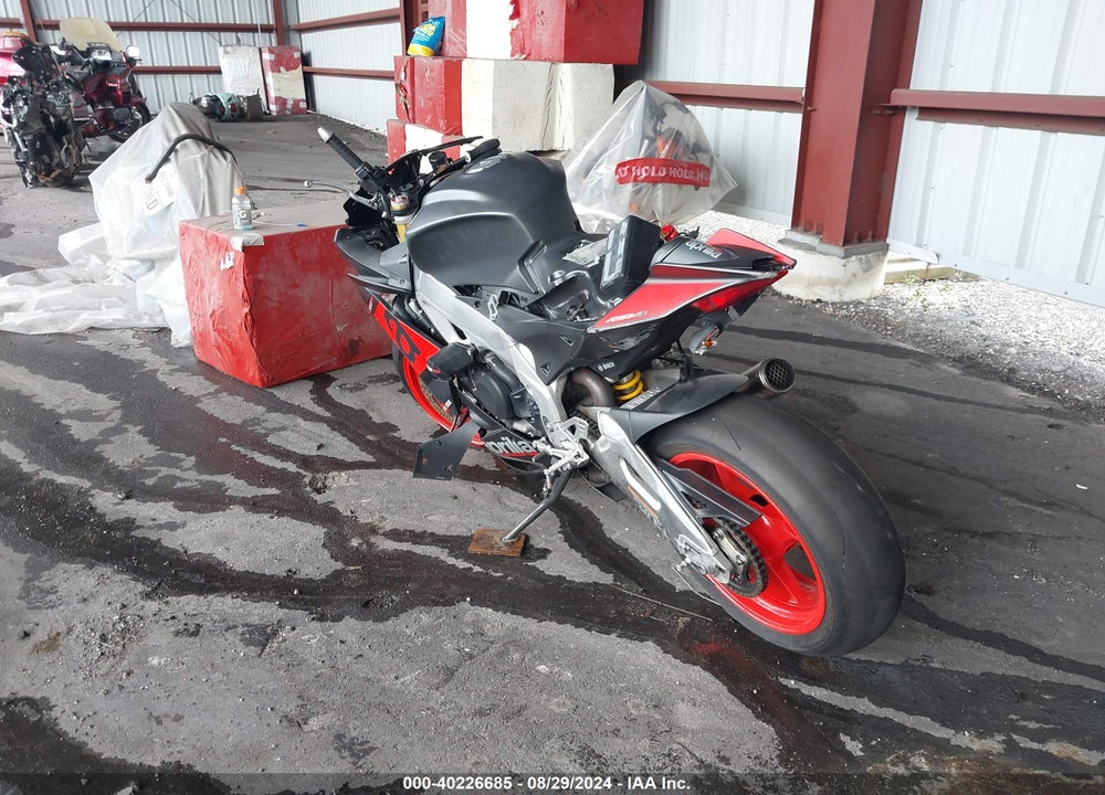 2018 APRILIA RSV4 VIN: ZD4KEU001JS001573