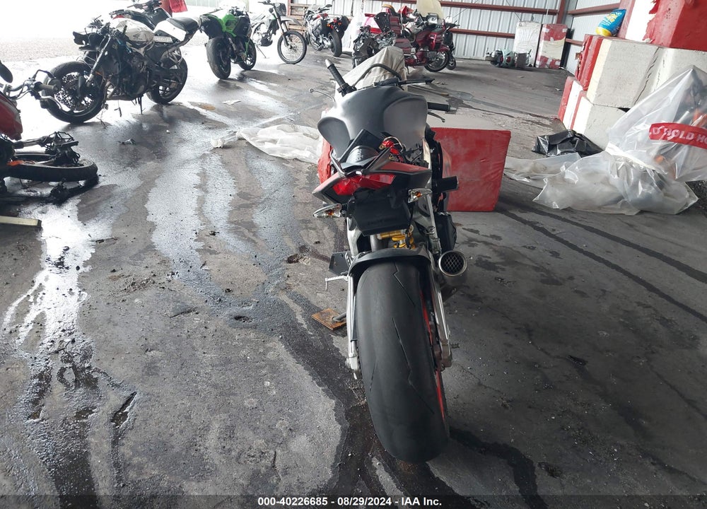 2018 APRILIA RSV4 VIN: ZD4KEU001JS001573