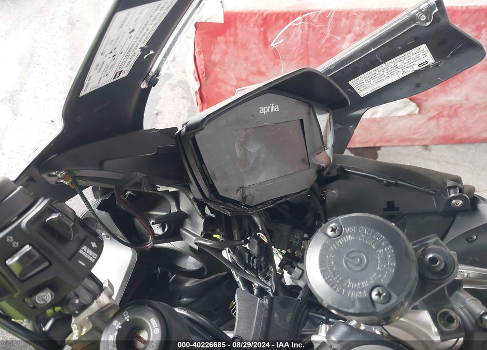 2018 APRILIA RSV4 VIN: ZD4KEU001JS001573