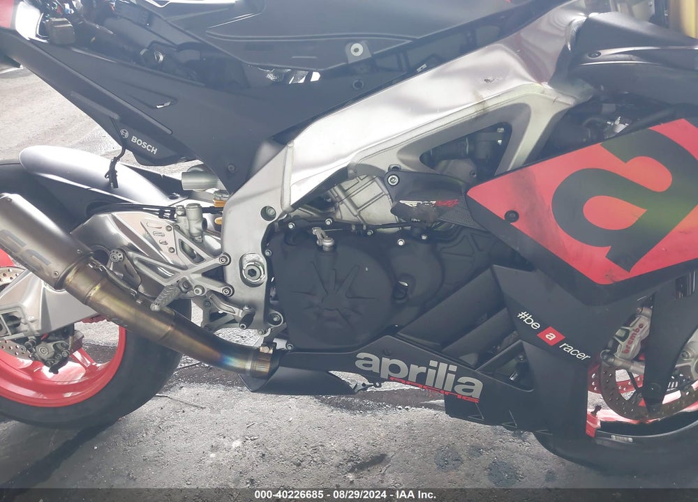 2018 APRILIA RSV4 VIN: ZD4KEU001JS001573