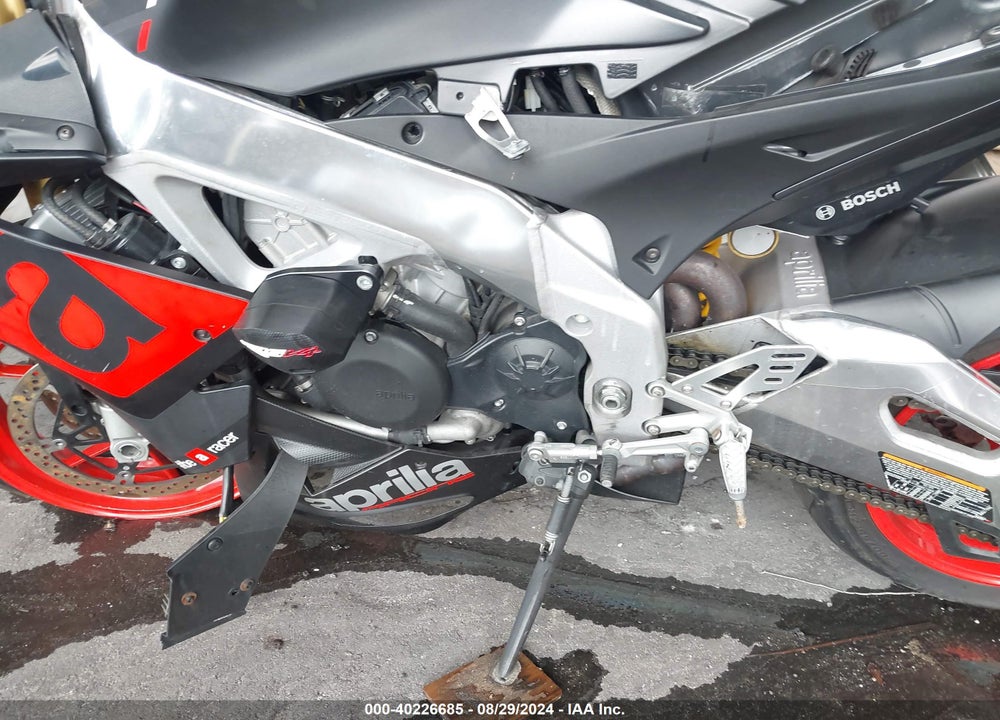 2018 APRILIA RSV4 VIN: ZD4KEU001JS001573