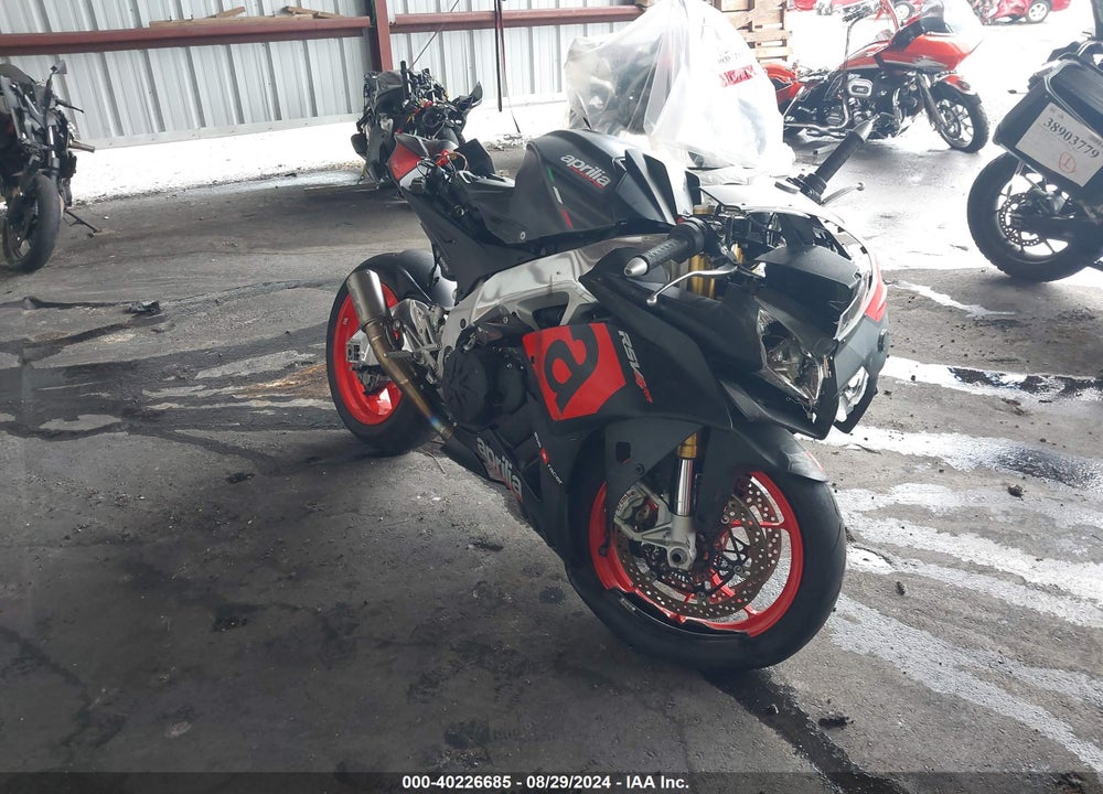 2018 APRILIA RSV4 VIN: ZD4KEU001JS001573