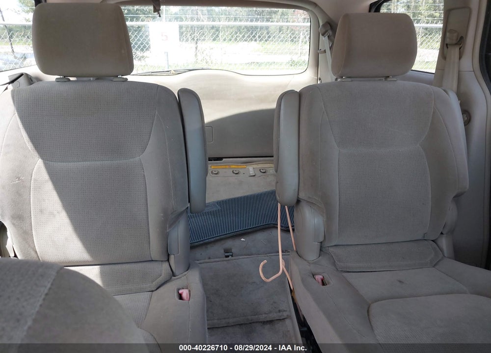2004 TOYOTA SIENNA LE VIN: 5TDZA23C84S106401