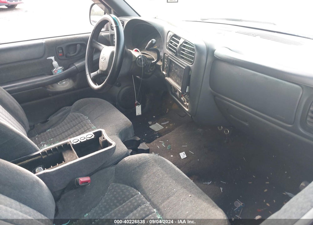 2000 CHEVROLET S-10 LS VIN: 1GCDT14W6YK159750