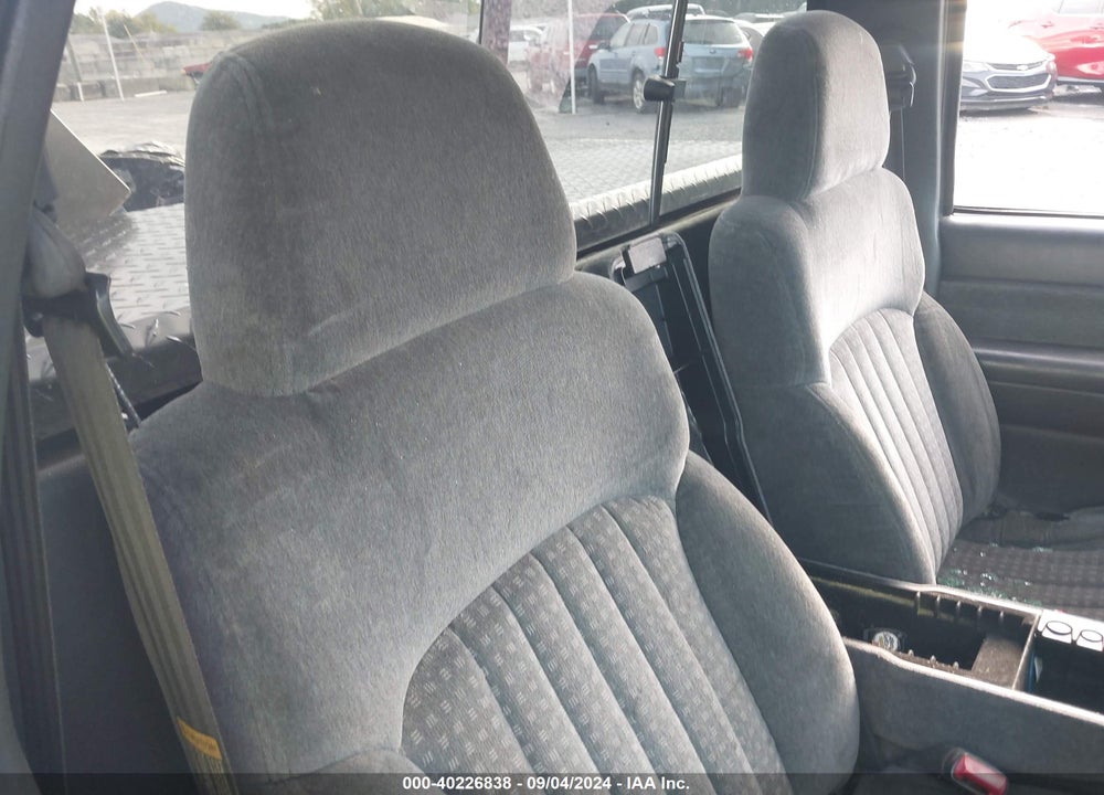2000 CHEVROLET S-10 LS VIN: 1GCDT14W6YK159750