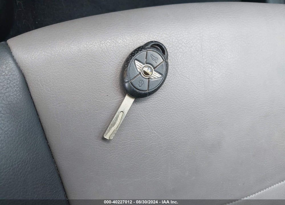2005 MINI COOPER S VIN: WMWRH33535TK56192