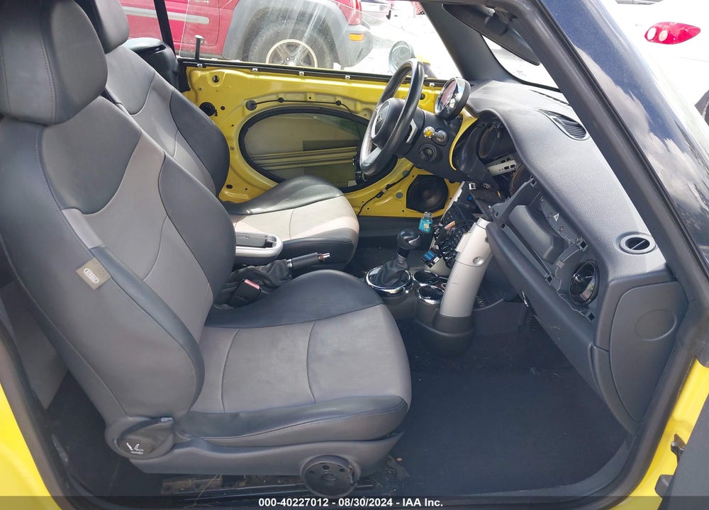 2005 MINI COOPER S VIN: WMWRH33535TK56192