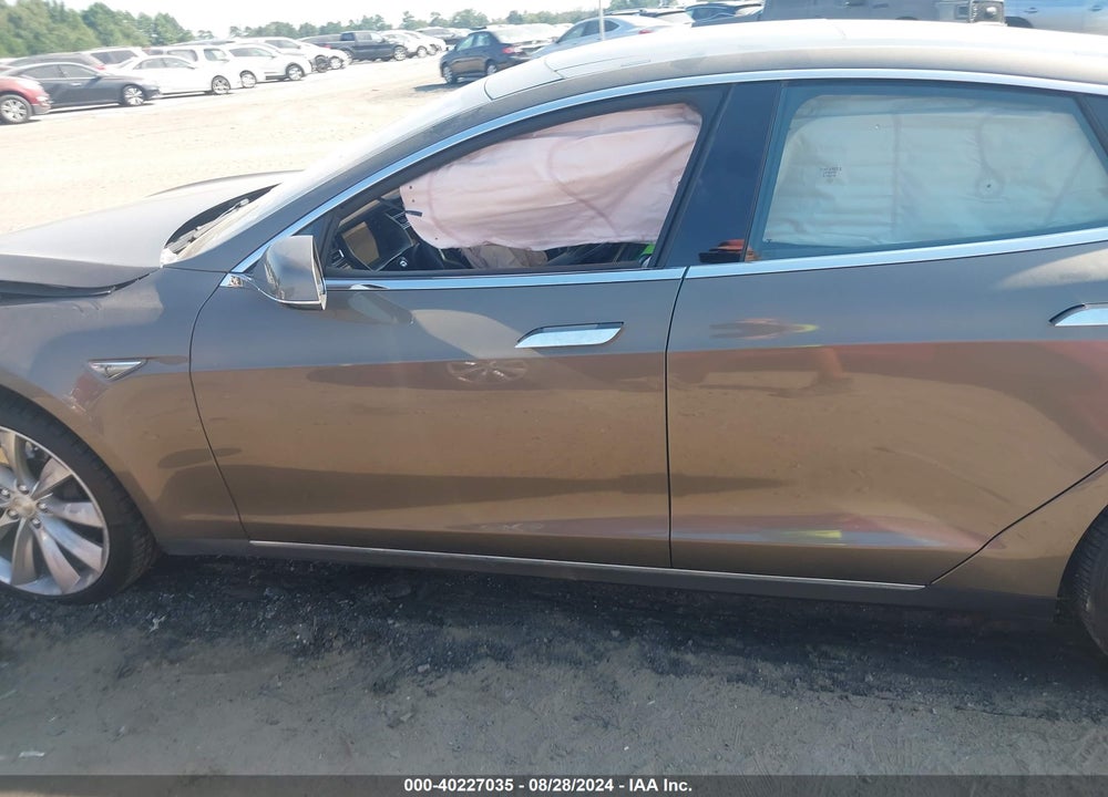 2016 TESLA MODEL S VIN: 5YJSA1E1XGF126620