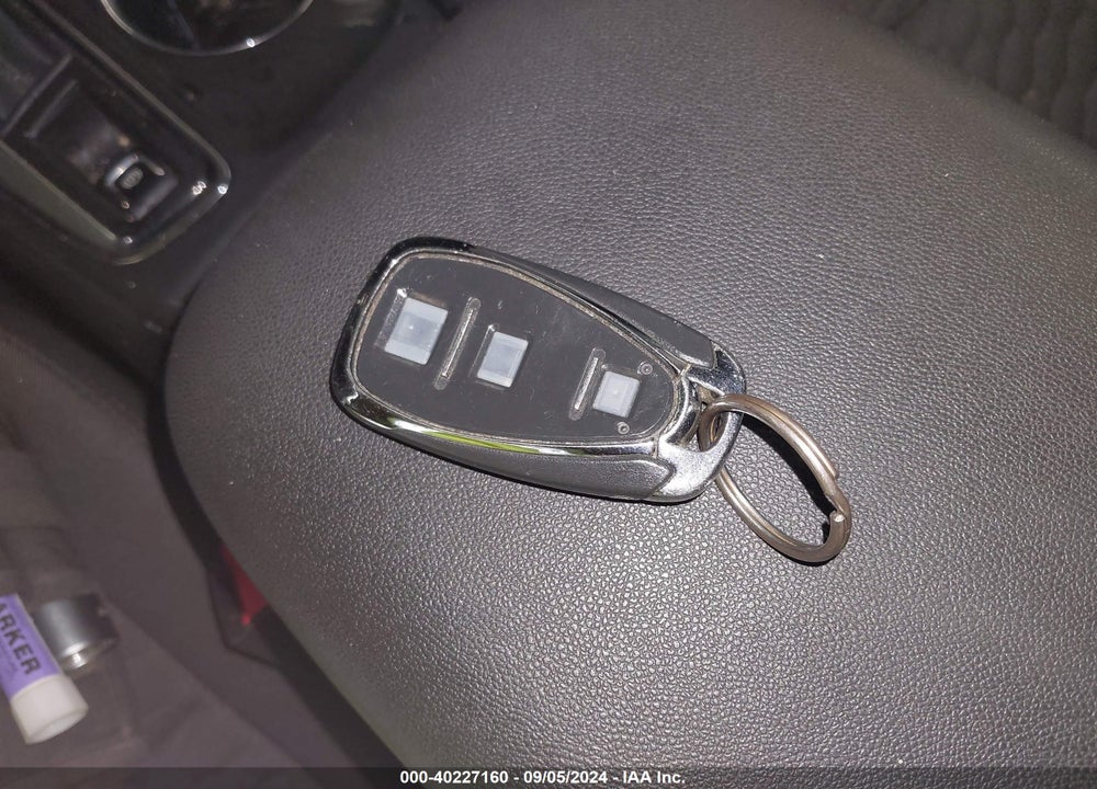 2019 CHEVROLET EQUINOX LT VIN: 2GNAXUEV1K6164886