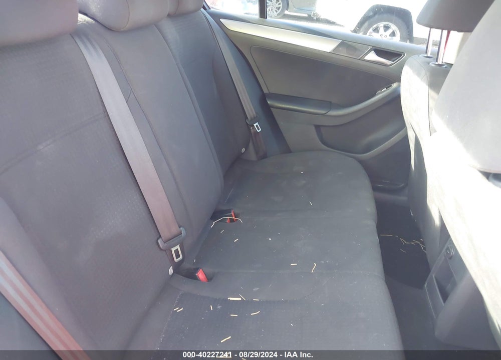 2015 VOLKSWAGEN JETTA 1.8T SE VIN: 3VWD17AJ1FM327220