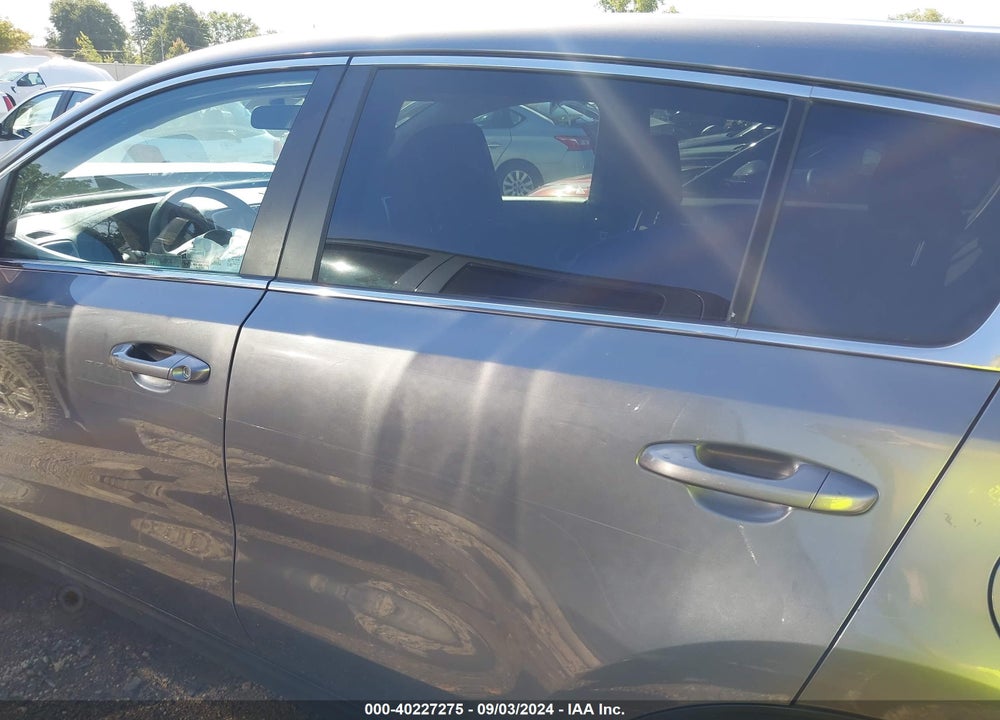 2018 KIA SPORTAGE LX VIN: KNDPMCAC7J7365121