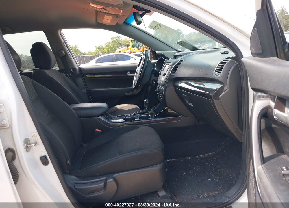 2015 KIA SORENTO LX V6 VIN: 5XYKT4A7XFG642148