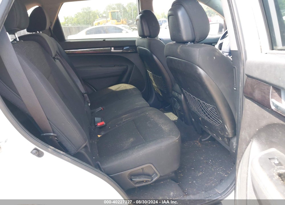 2015 KIA SORENTO LX V6 VIN: 5XYKT4A7XFG642148