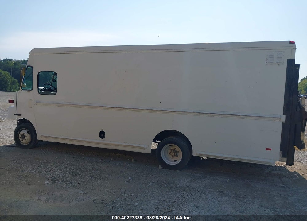 2002 FREIGHTLINER CHASSIS M LINE WALK-IN VAN VIN: 4UZAAPBW42CK19388