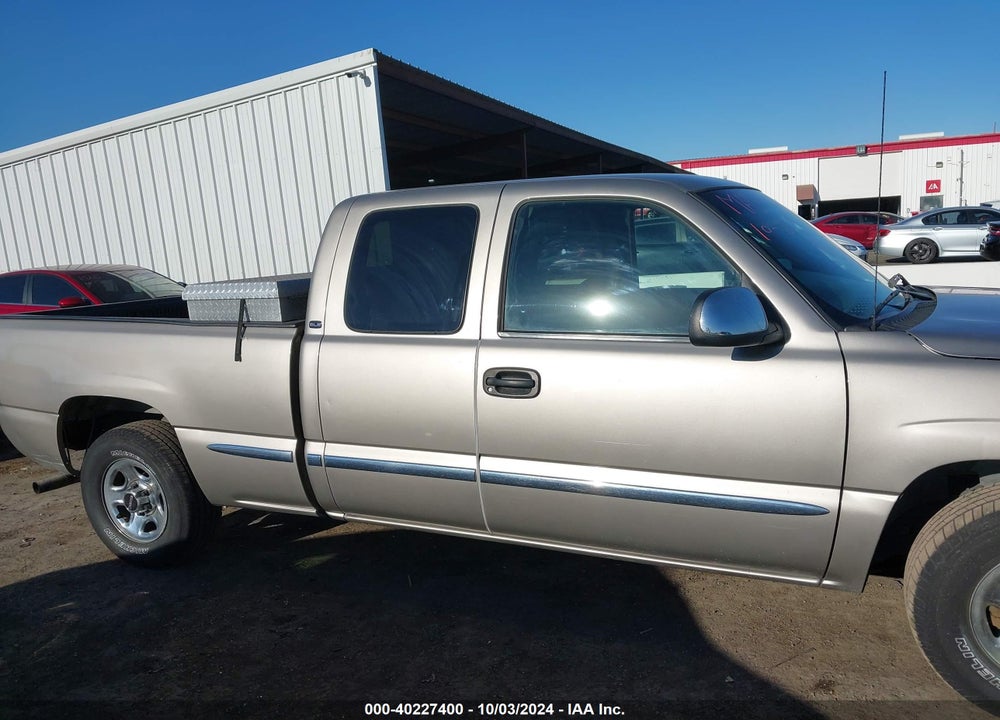 2002 GMC SIERRA 1500 SLE VIN: 2GTEC19V721137459