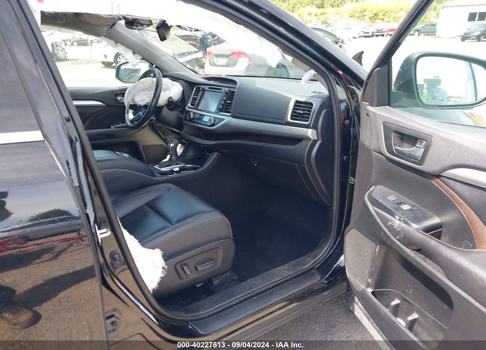 2019 TOYOTA HIGHLANDER HYBRID XLE VIN: 5TDJGRFH3KS077432