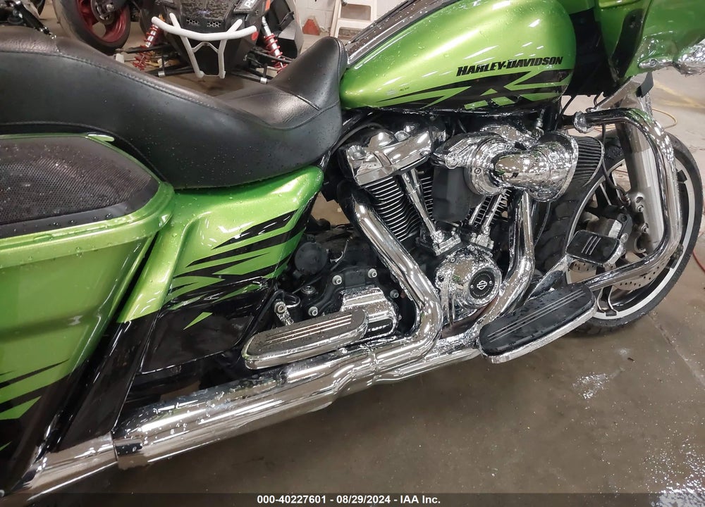 2017 HARLEY-DAVIDSON FLTRXS ROAD GLIDE SPECIAL VIN: 1HD1KTC19HB614256