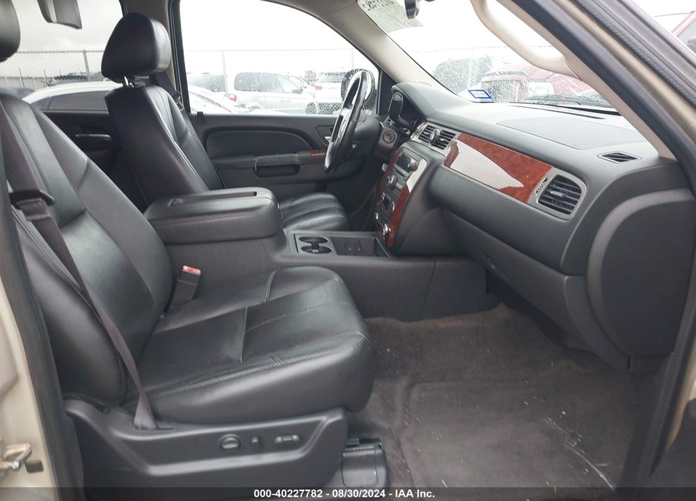 2013 CHEVROLET SUBURBAN 1500 LT VIN: 1GNSKJE75DR266542