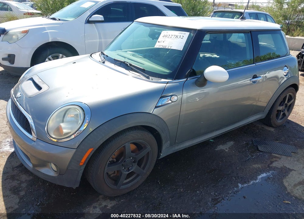 2007 MINI COOPER S VIN: WMWMF73577TT81772