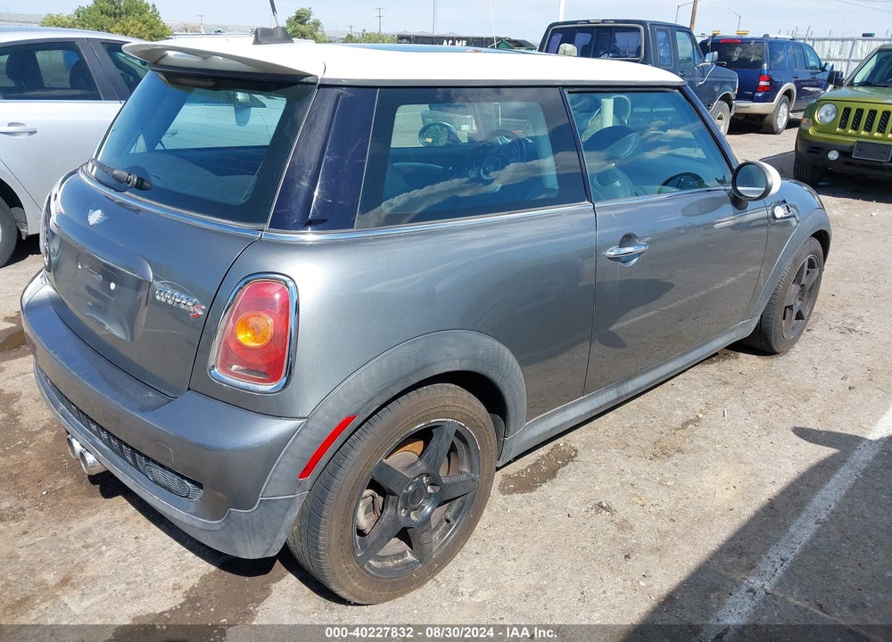 2007 MINI COOPER S VIN: WMWMF73577TT81772