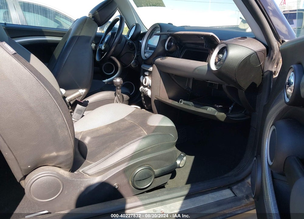 2007 MINI COOPER S VIN: WMWMF73577TT81772