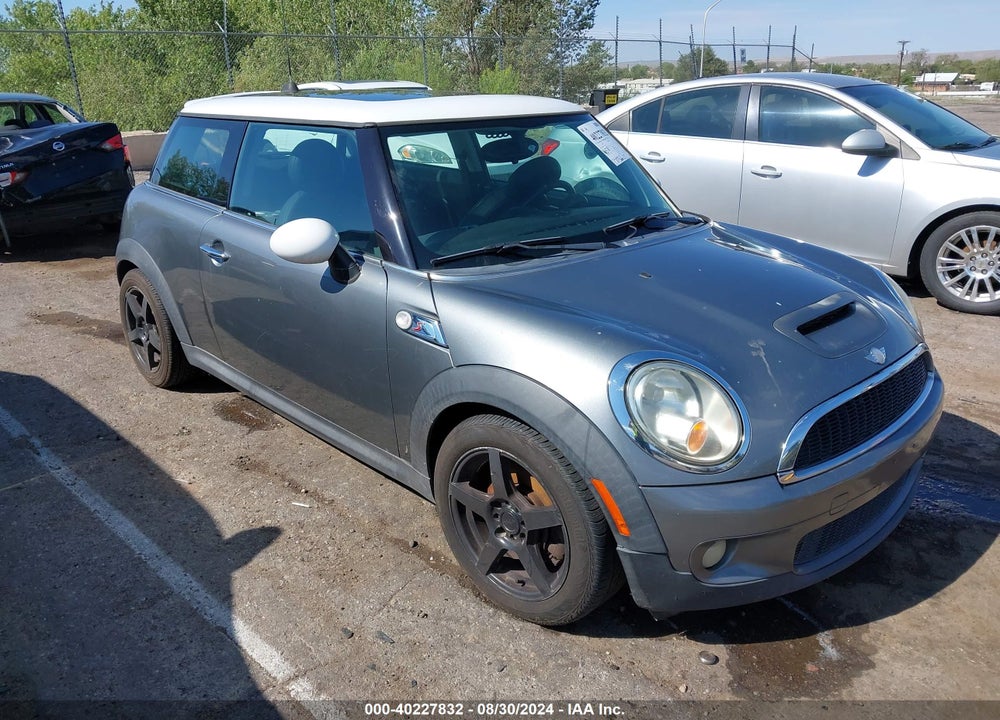 2007 MINI COOPER S VIN: WMWMF73577TT81772