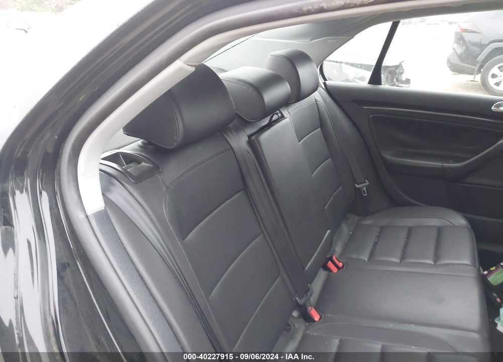 2010 VOLKSWAGEN JETTA SE VIN: 3VWRZ7AJ9AM033930