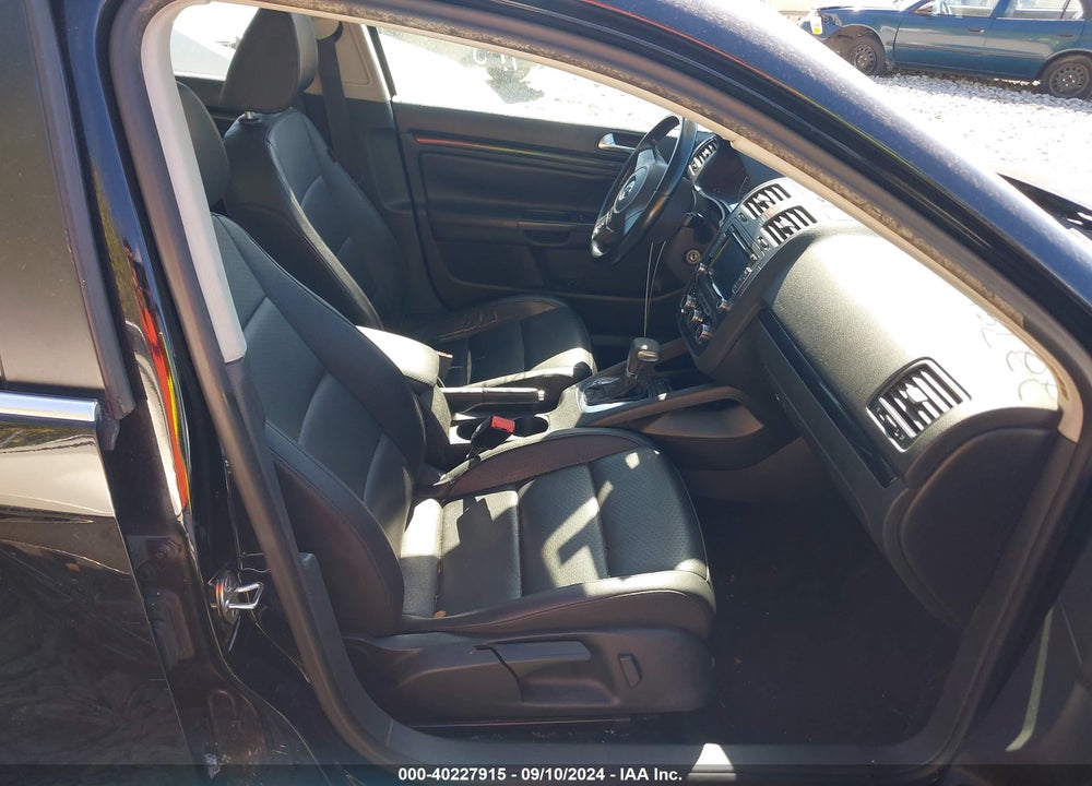 2010 VOLKSWAGEN JETTA SE VIN: 3VWRZ7AJ9AM033930