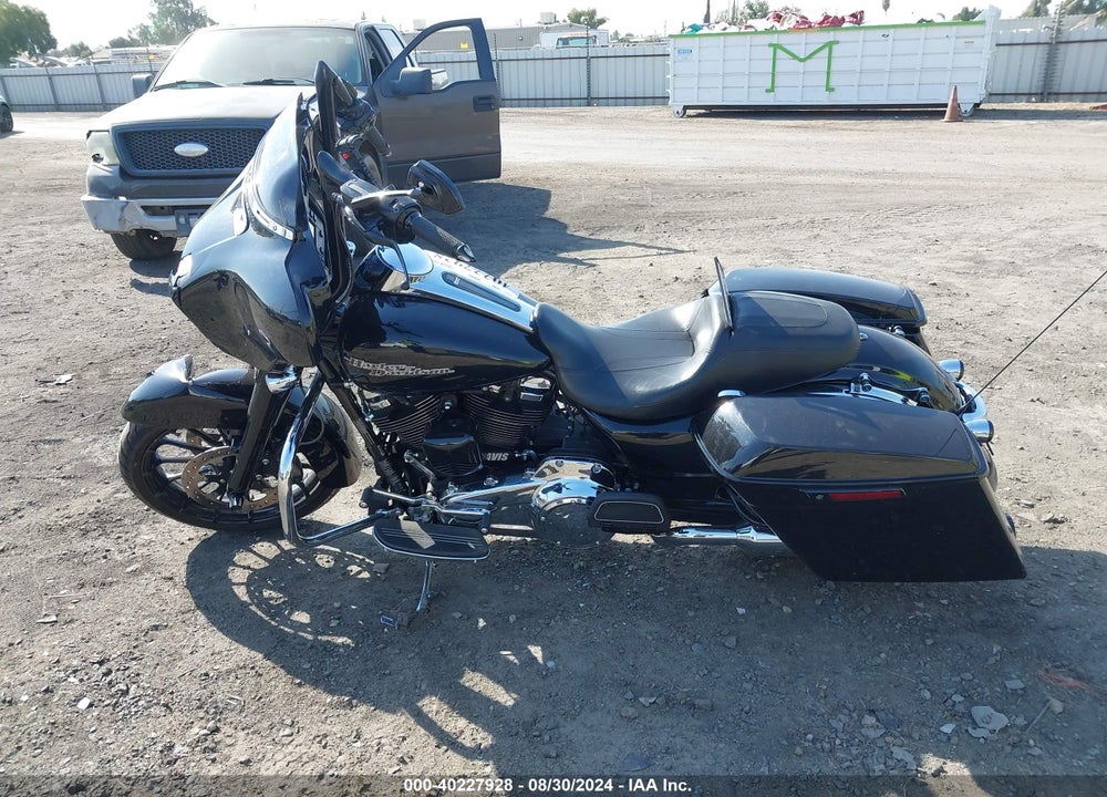 2018 HARLEY-DAVIDSON FLHX STREET GLIDE VIN: 1HD1KBC31JB619503