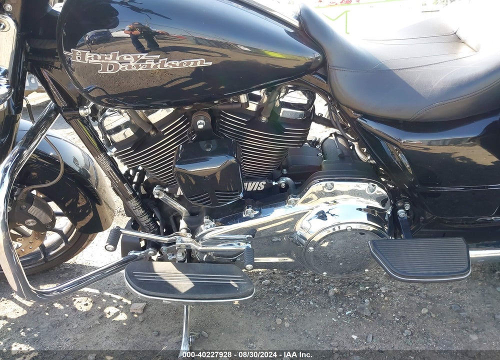 2018 HARLEY-DAVIDSON FLHX STREET GLIDE VIN: 1HD1KBC31JB619503