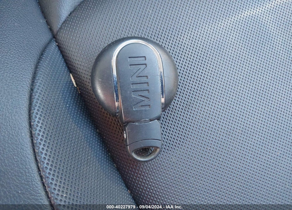 2019 MINI HARDTOP COOPER VIN: WMWXU1C52K2F82576